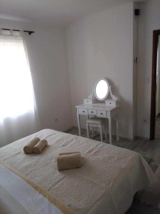 Apartman Periska Vir Ngoại thất bức ảnh