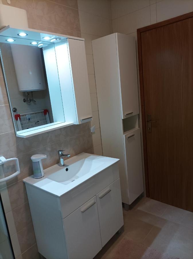 Apartman Periska Vir Ngoại thất bức ảnh