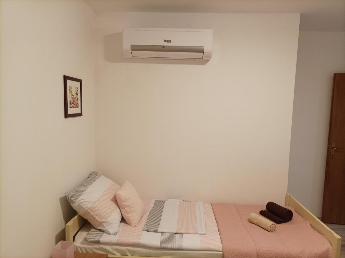 Apartman Periska Vir Ngoại thất bức ảnh